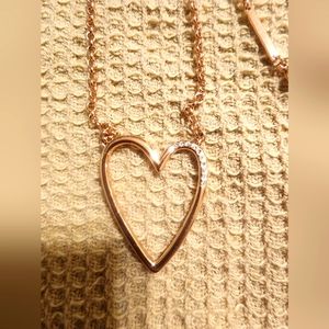 Rose gold kendra scott hear necklace
